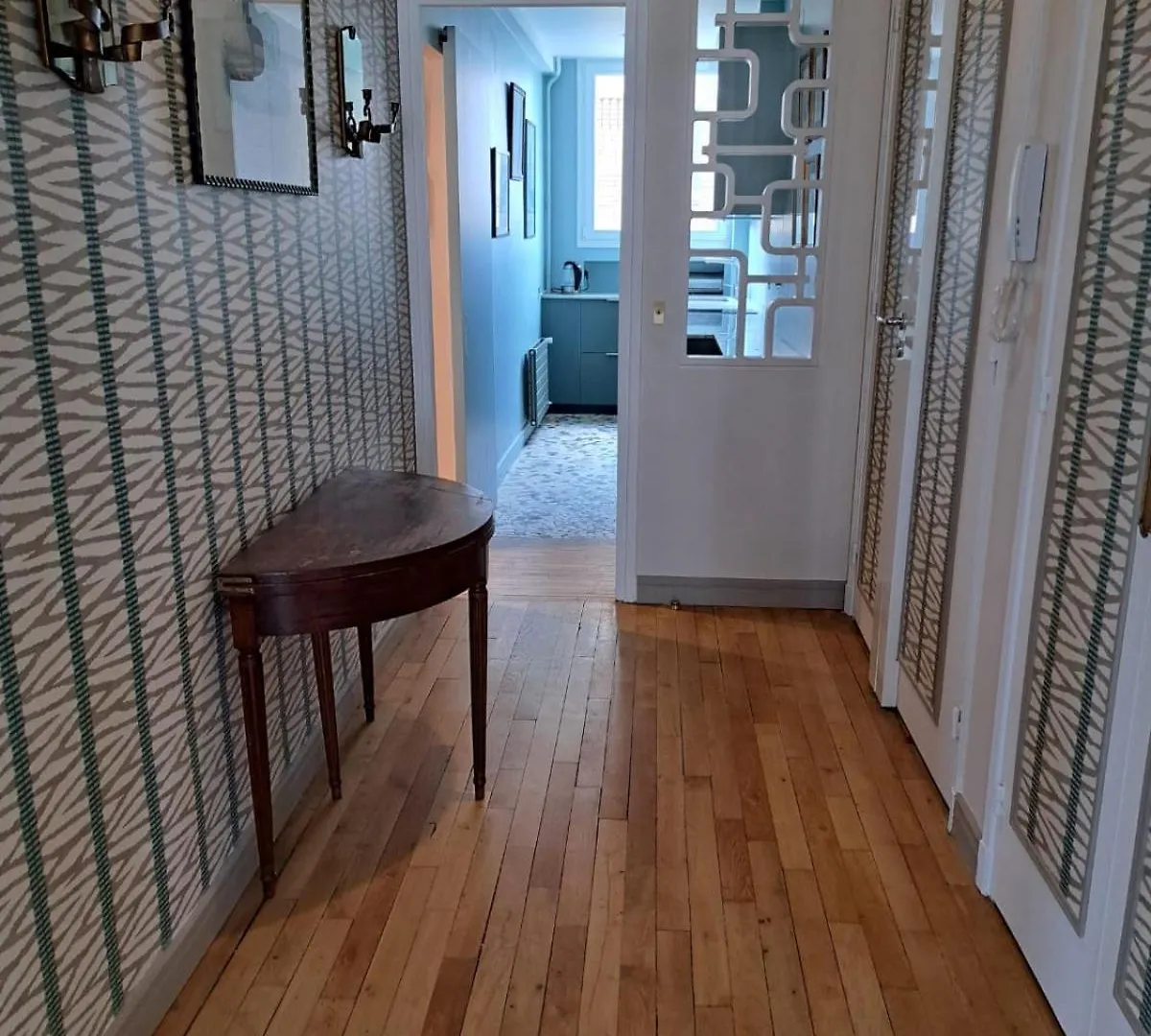 Bright & Elegant Appartment With View Over Invalides, Near St Germain Des Pres Paris 0*,